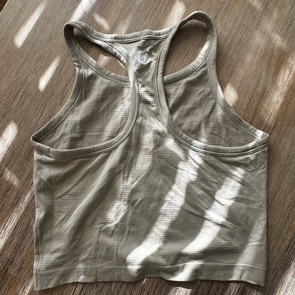 Lululemon Swiftly Tech Cropped Racerback Tank
Top 2.0 in Sheer Oak, Size 8 - Picture 8 of 9